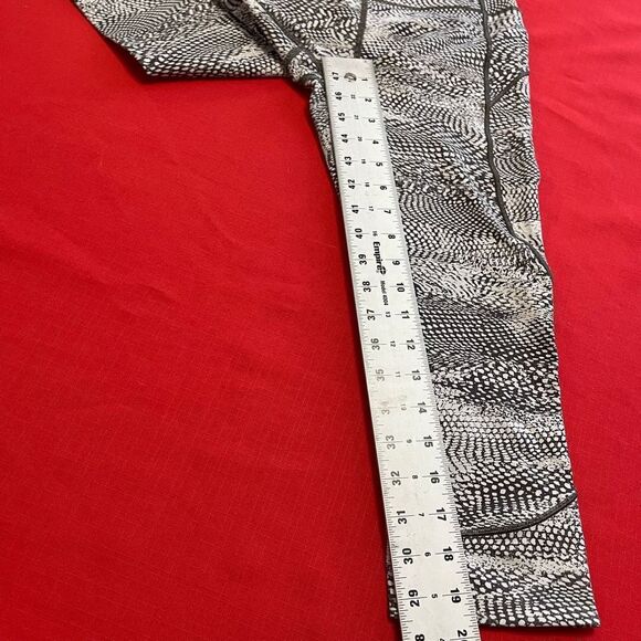 Lululemon Movement Crop Everlux Pants Vapor Gray Leggings Size 6 - Picture 5 of 9